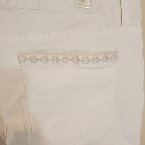 ➕ Code Bleu Denim Capris - Picture 6 of 6